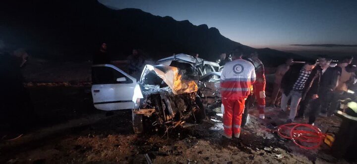 برخورد دو خودروی سواری جان سه نفر را گرفت