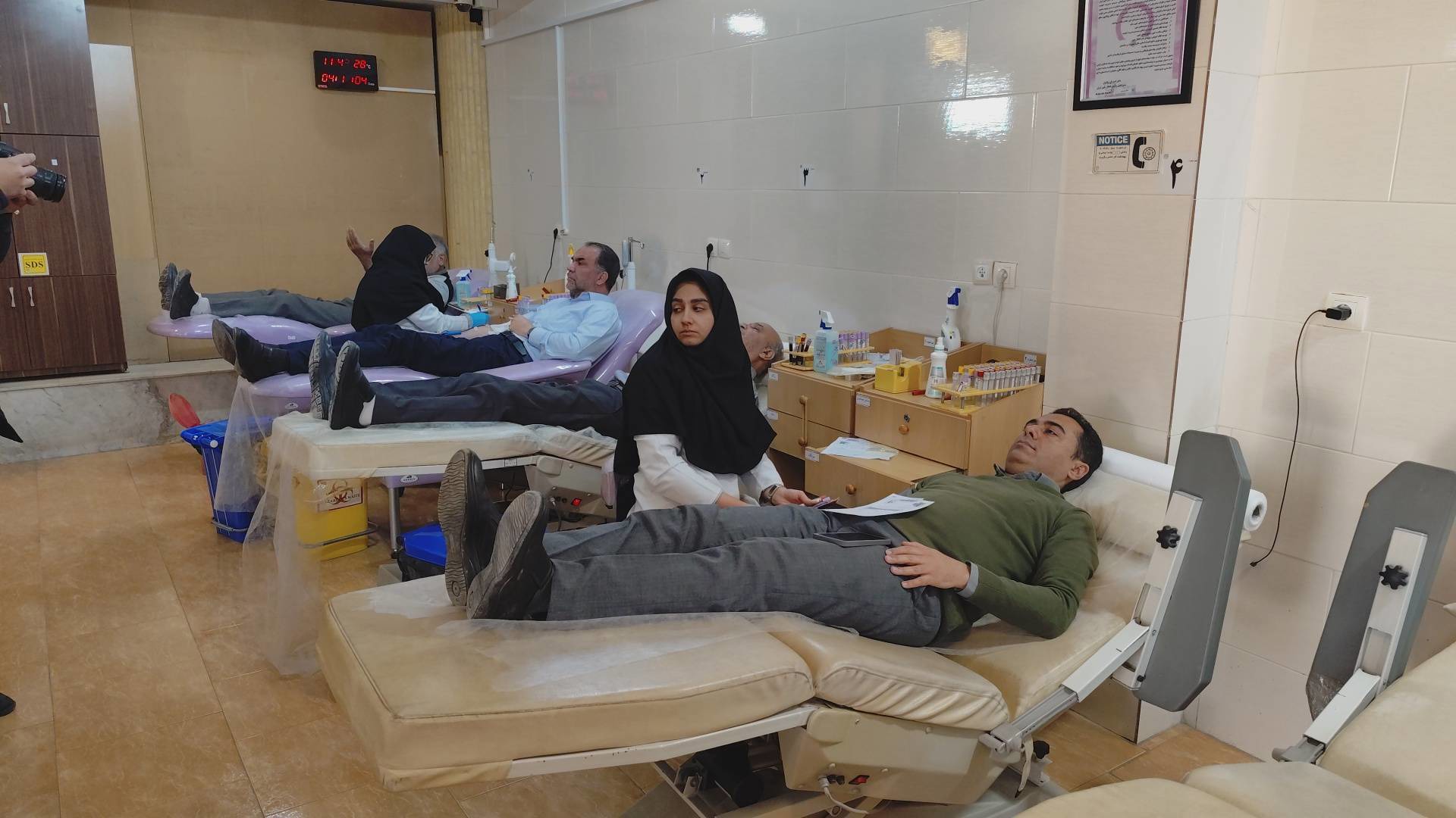 اهدای خون کارکنان معدن خاک نسوز آباده