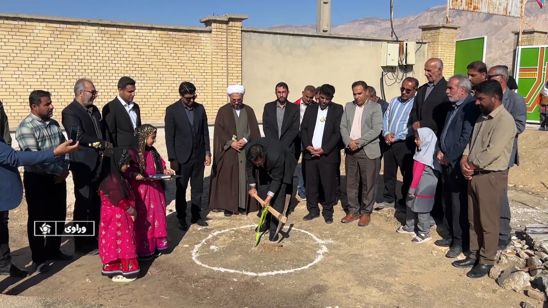 آغاز ساخت سالن اجتماعات در روستای چاه شرف بخش وراوی