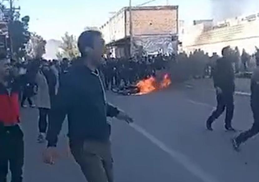 آنچه که امروز مقابل فرمانداری فسا رخ داد