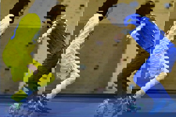 استقلال با برد ۸ گله صدر جدول را پس گرفت