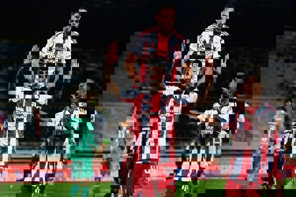 بررسی عملکرد نقش تازه طارمی در المپیاکوس/ فراتر از یک شماره ۹ کلاسیک