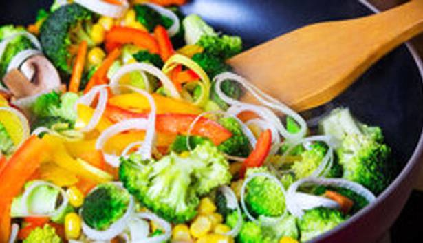 آیا تمام مواد غذایی قبل از مصرف نیاز به شست‌وشو دارند؟