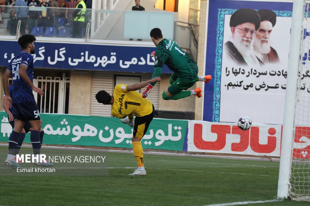 پیروزی یک نیمه ای گل گهر مقابل سپاهان