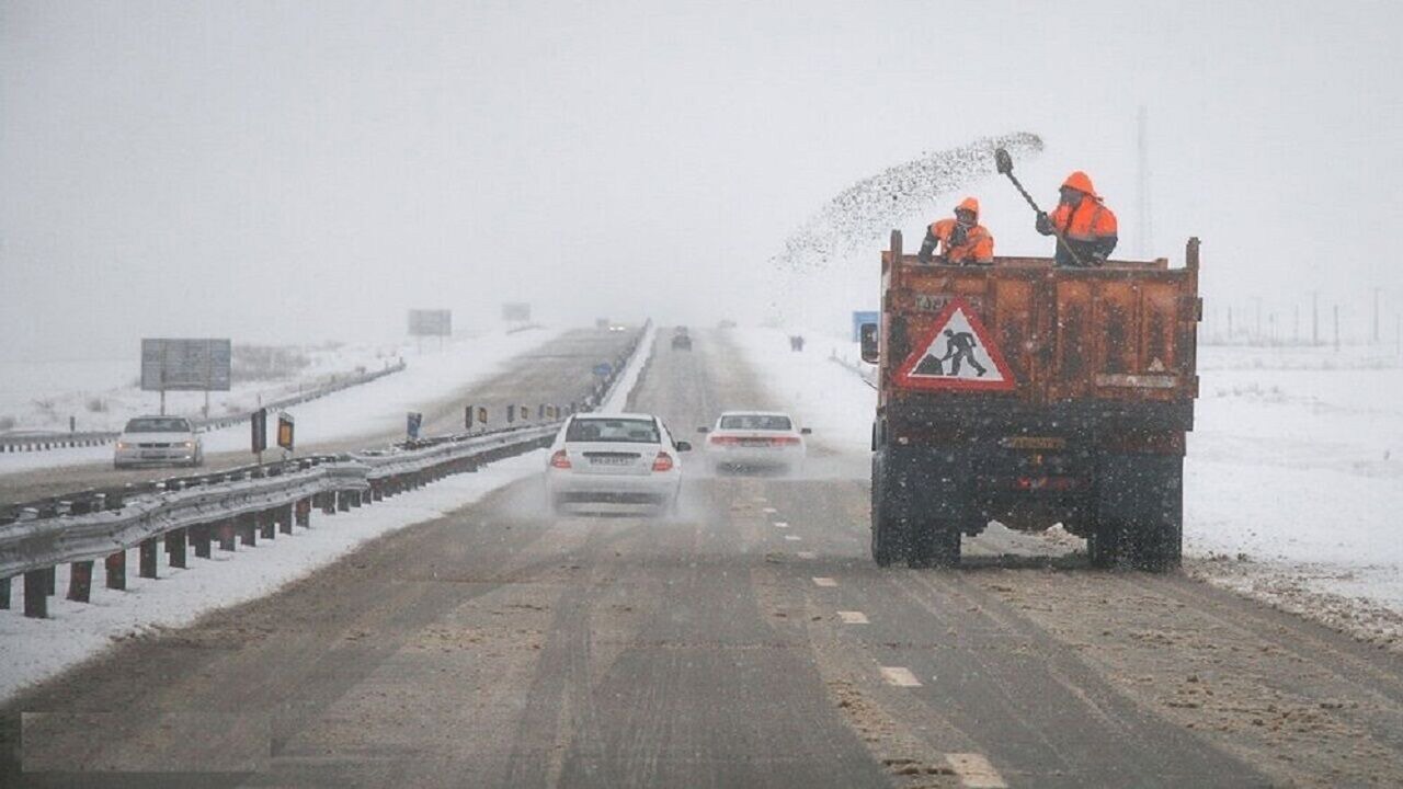 بارش برف در ۱۱ محور مواصلاتی فارس