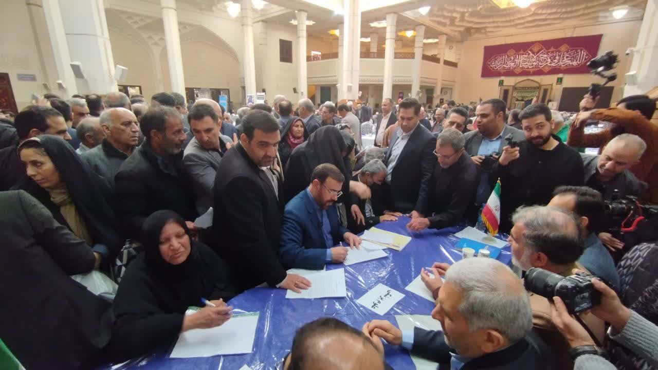 برپایی میز خدمت در حرم شاهچراغ (ع)