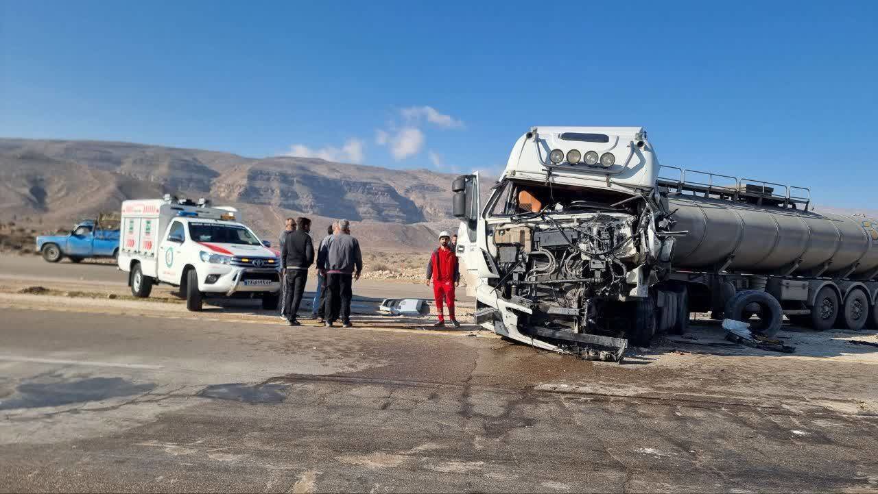 تصادف ۲ تریلر در جاده جهرم به شیراز با یک مصدوم