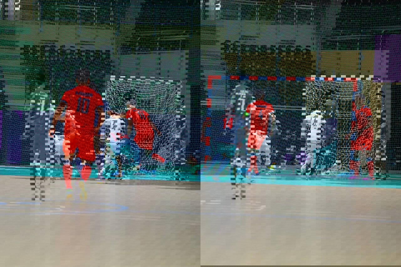 افغانستان مقتدرتر از ایران عمل کرد/ رقابت فارسی زبان‌ها برای صدرنشینی