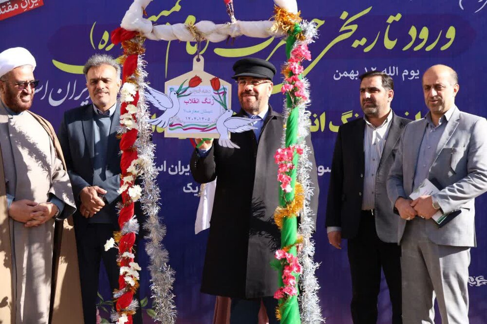 طنین زنگ انقلاب در ۸۰۰۰ مدرسه فارس