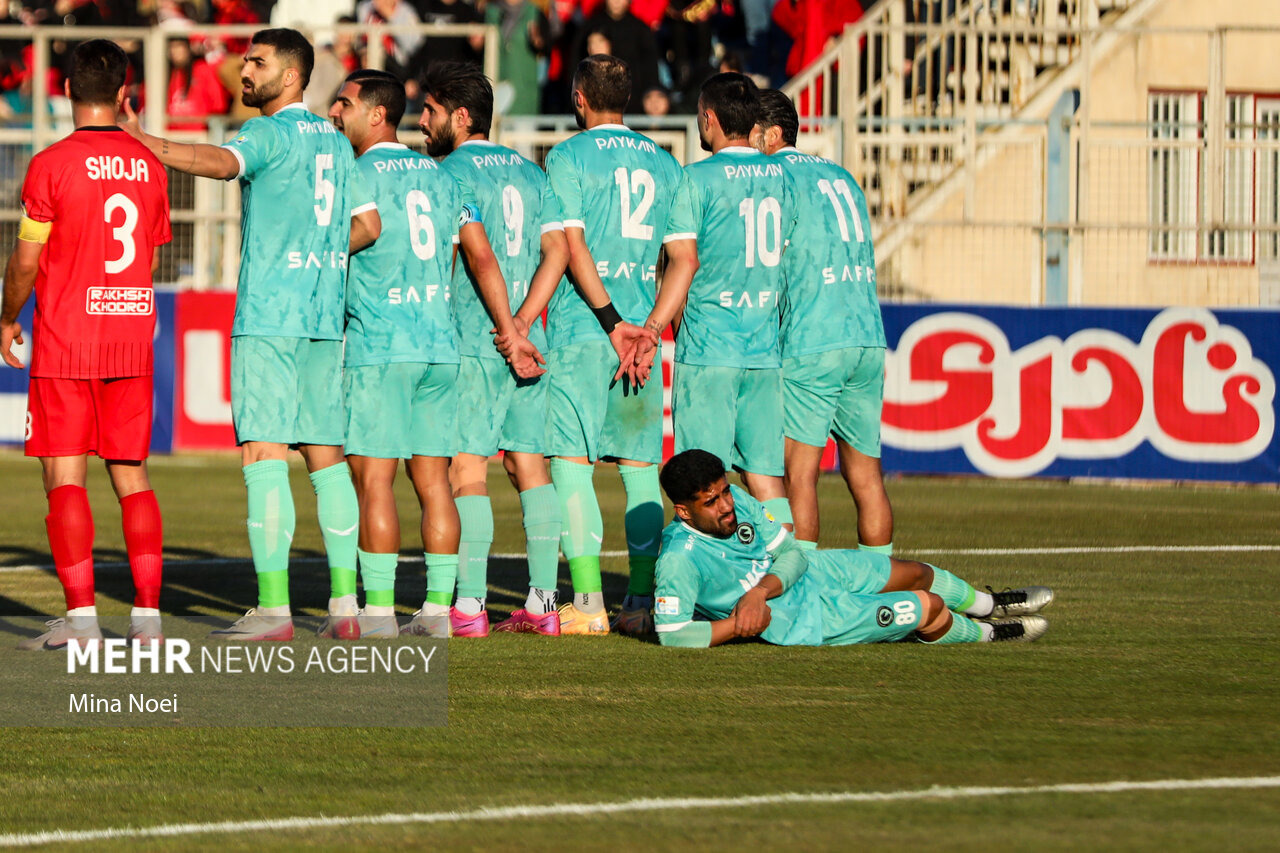 تساوی پیکان و استقلال در نیمه اول