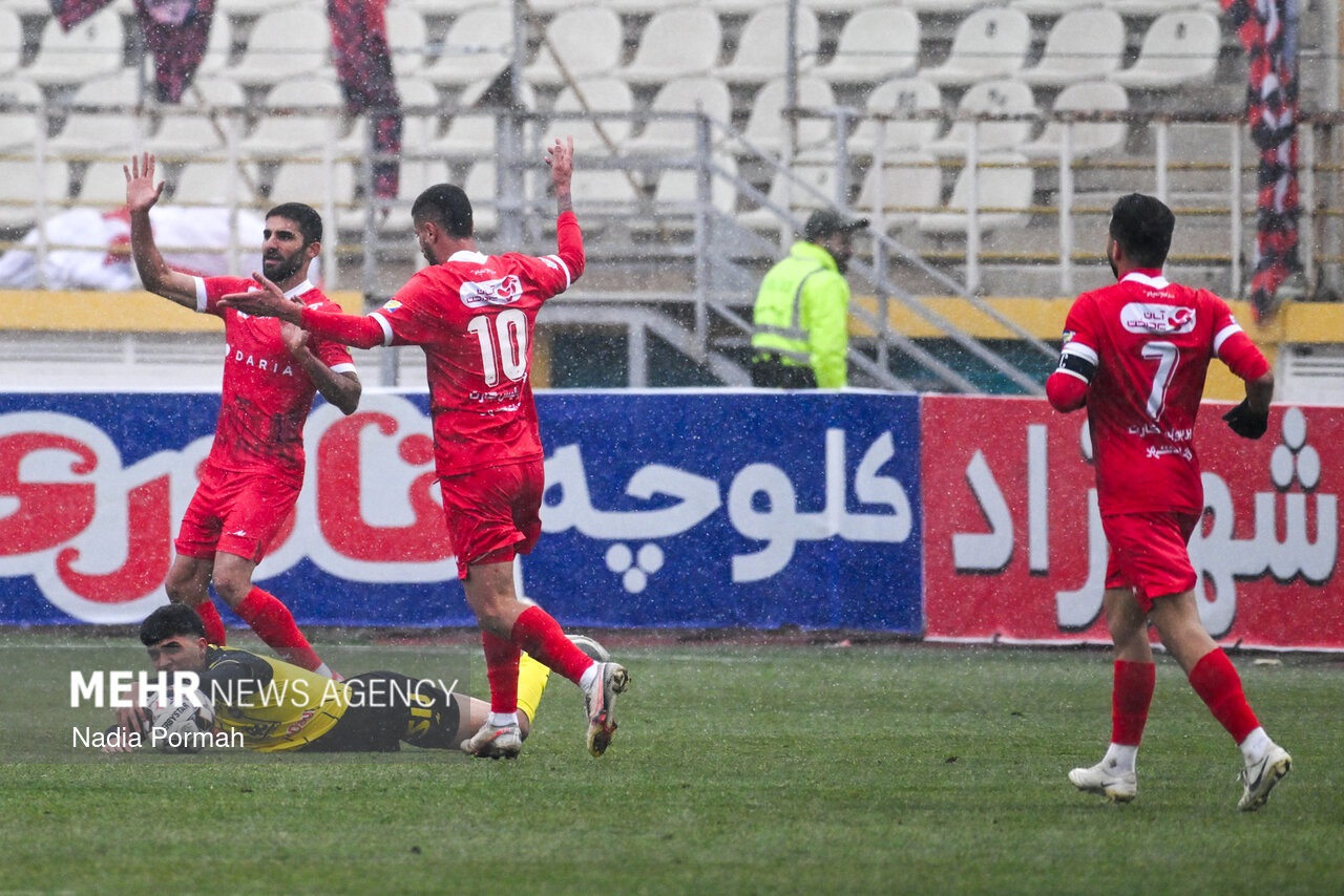 فرصت طلایی پرسپولیس برای فرار از بحران/ ملوان و گل‌گهر برد می‌خواهند