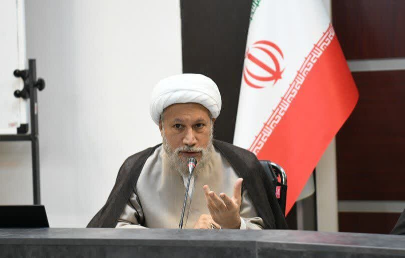 امام جمعه شیراز: انکار ربوبیت الهی در عرصه سیاست و اجتماع، ظلم به جامعه بشری است