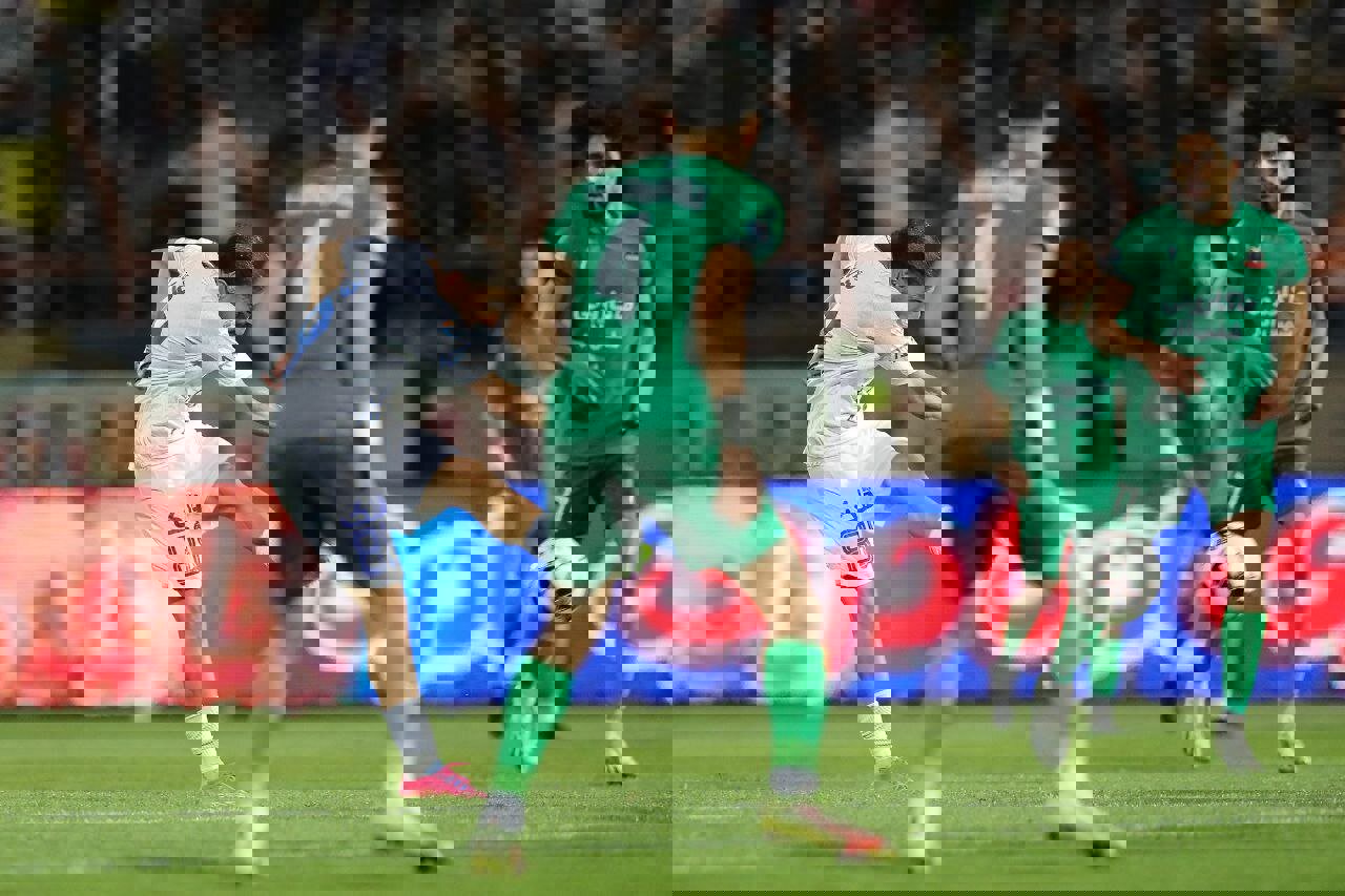 پیروزی استقلال برابر شمس آذر در نیمه اول/ خوش شانسی برای آبی‌پوشان