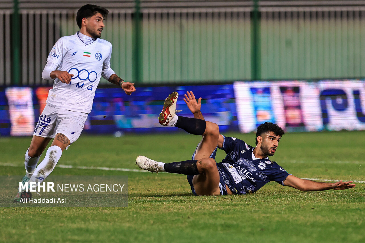 اردوی امارات استقلال منوط به لغو بازی با چادرملو