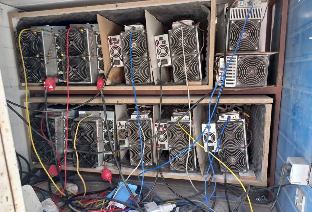 کشف و ضبط ۴۷۸ دستگاه رمز دارایی غیرمجاز در فارس