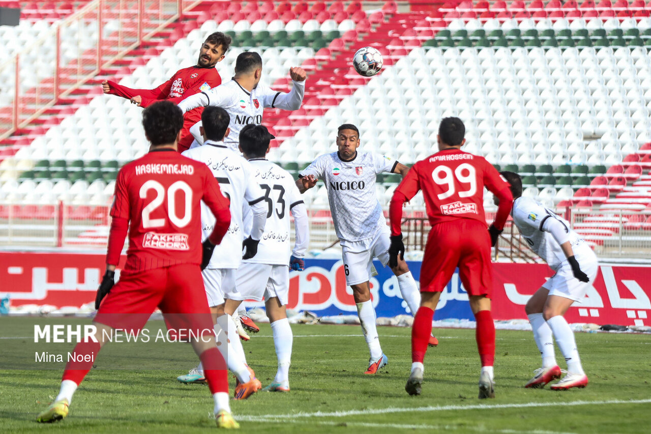 احتمال کنار گذاشتن جباری از مس/ درخواست برای استفاده از مربی بومی