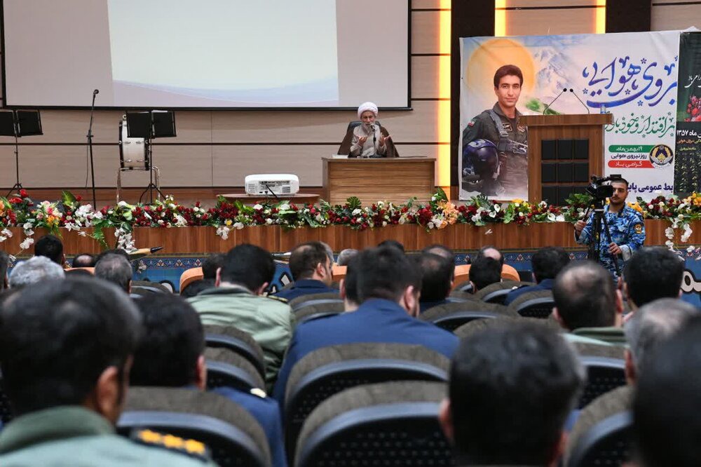 تکریم نیروی‌هوایی ‌وظیفه‌ای ملی و انقلاب است/ جنگ شناختی در اعتقادات و رفتارها رخ می‌دهد