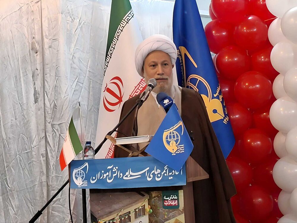 امام جمعه شیراز: دشمن از رویارویی نظامی با ایران هراس دارد/ جنگ امروز، نبرد باورهاست