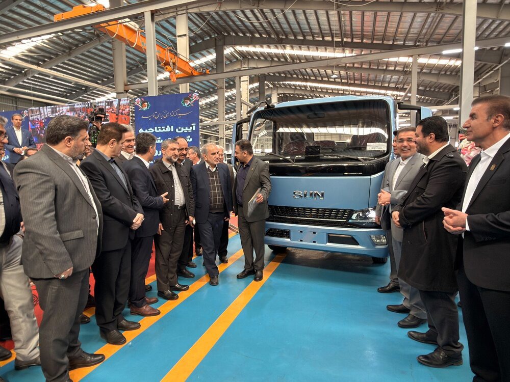 صادرکنندگان امکان استفاده از ارز صادراتی را ندارند/روند توسعه تولید داخلی خودرو متوقف نشود