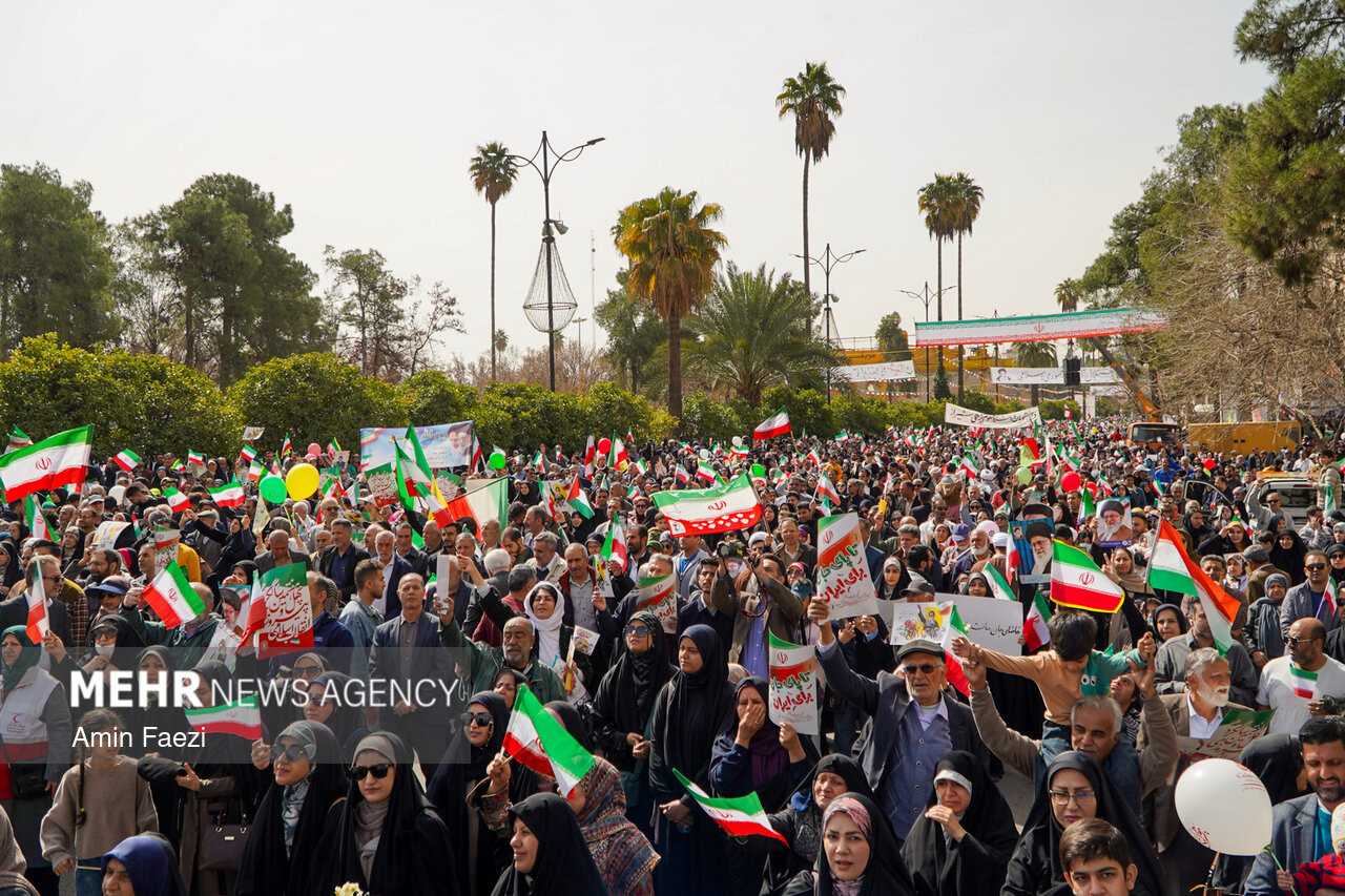 قدردانی نماینده ولی‌فقیه در فارس از حماسه‌آفرینی مردم در ۲۲ بهمن