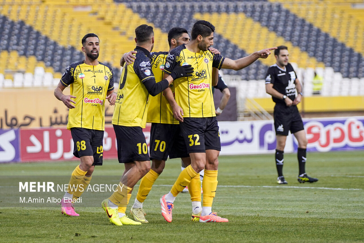 سپاهان پیروزی را با تساوی عوض کرد؛ بازیکن تعویضی بلای جان محرم شد