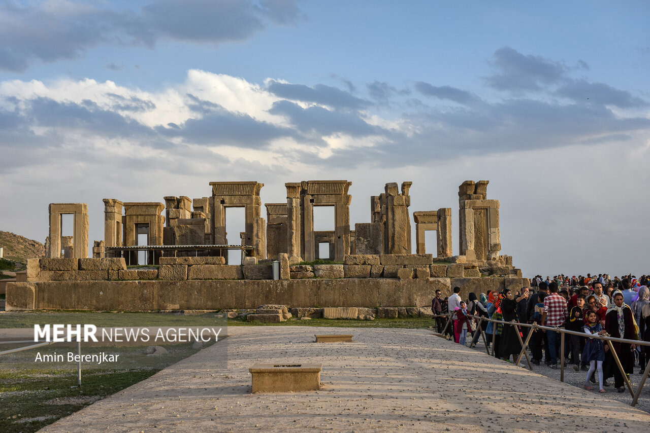 پیگیری قاطع تخلف در مجموعه جهانی تخت جمشید