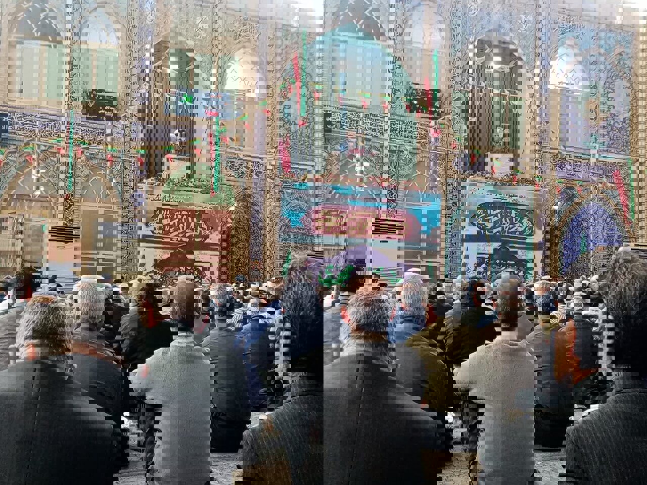 امام جمعه موقت کازرون: بصیرت مردم حماسه ۲۲ بهمن را خلق کرد