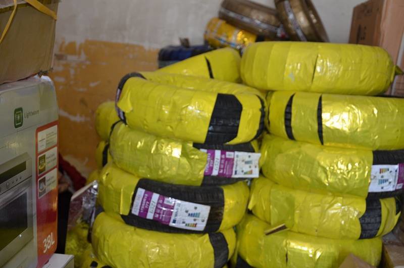 توقیف ۴ خودرو شوتی حامل لاستیک فاقد مجوز در فیروزآباد