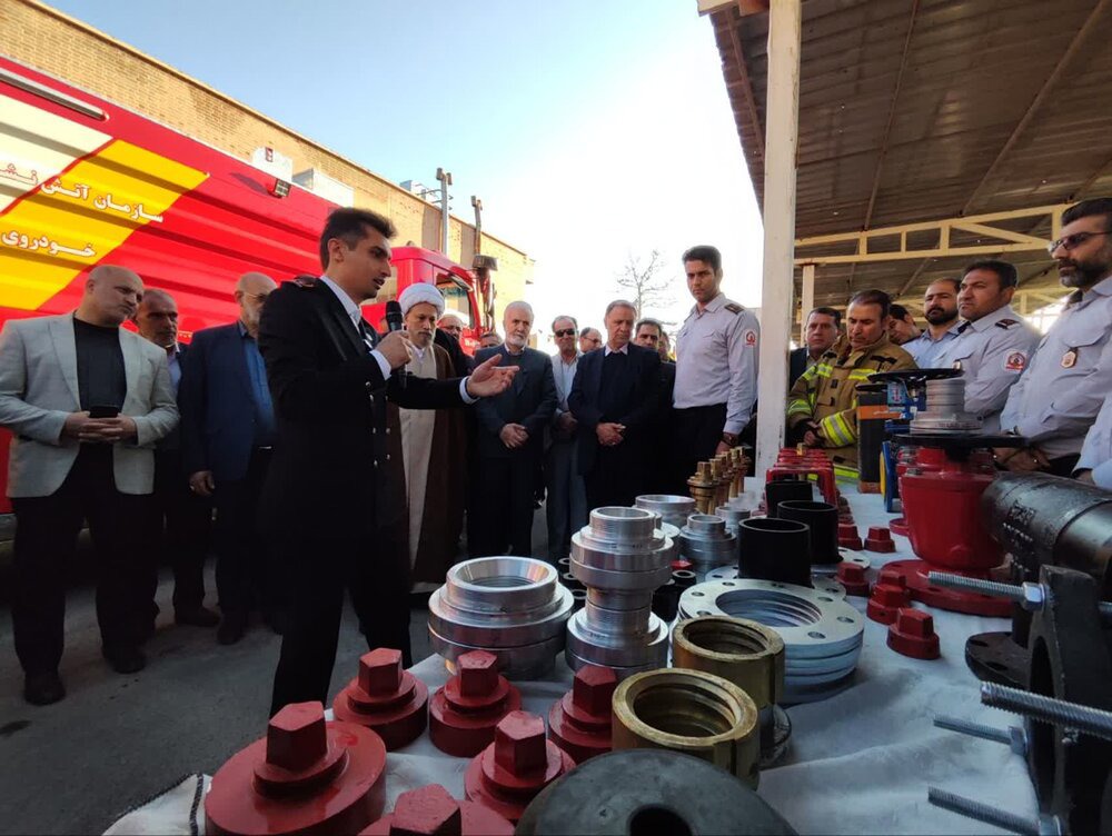 رونمایی از تجهیزات نوین آتش‌نشانی شیراز / شیرهای دفنی در بافت فرسوده نصب می‌شوند