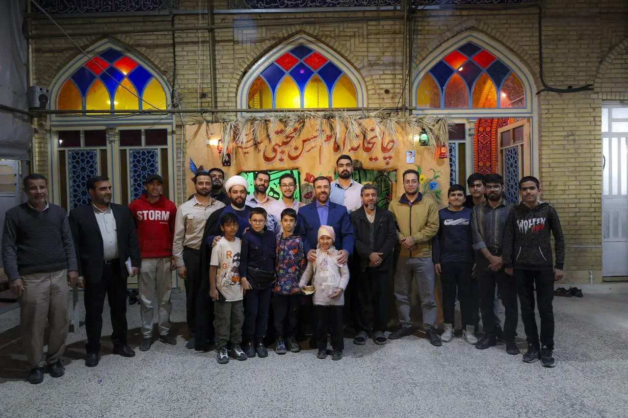 حضور استاندار فارس در جمع روزه‌داران منطقه شیشه‌گری شیراز؛