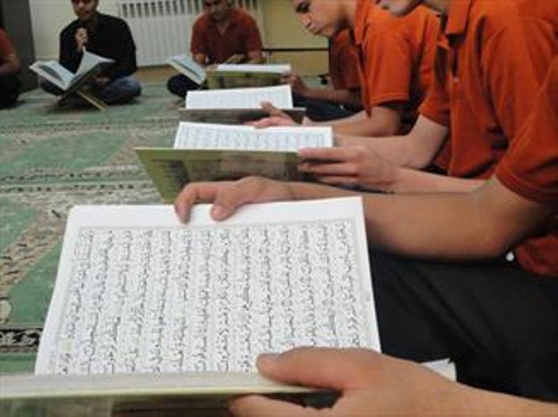 تجلیل از برترین‌های قرآنی کمیته امداد امام خمینی (ره) فارس