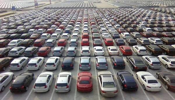 ۳۰ ماه از مجاز شدن واردات خودروهای کارکرده گذشت؛ اما حتی یک خودرو هم نیامد!