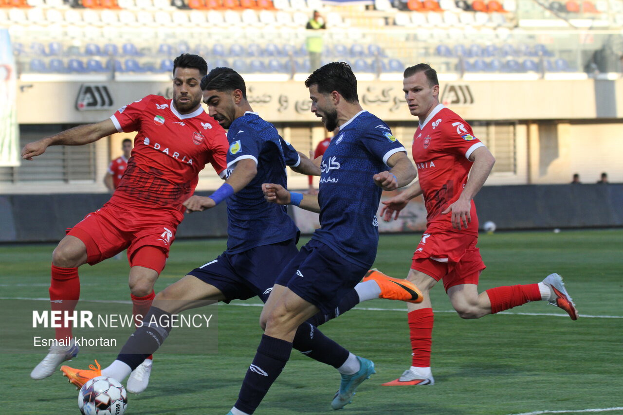 سرمربی پرسپولیس روی لبه تیغ برکناری یا استعفا؛ قول حدادی هم پوچ شد!