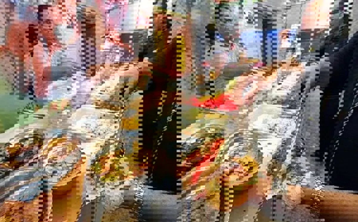 رصد و نظارت بر بازار اغذیه شیراز با محوریت مقابله با تداخل صنفی