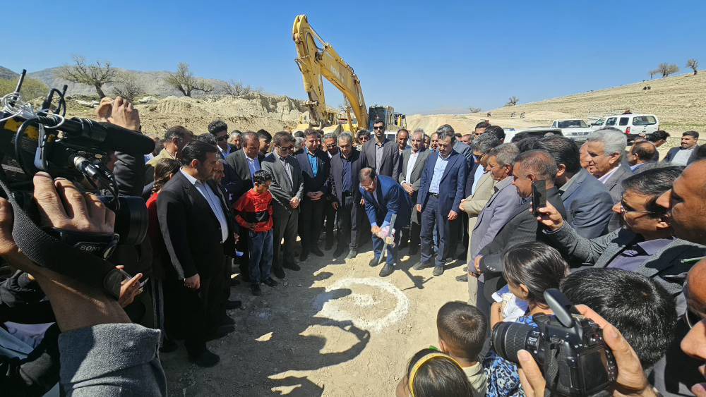 آغاز عملیات اجرایی جاده کوهمره به نوجین در فارس