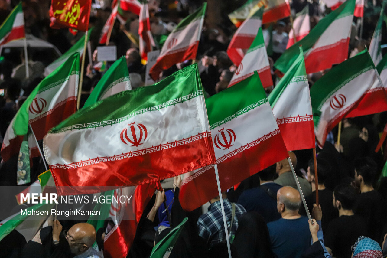 حضور باشکوه مردم فسا در خیابان برای حمایت از مدافعان وطن