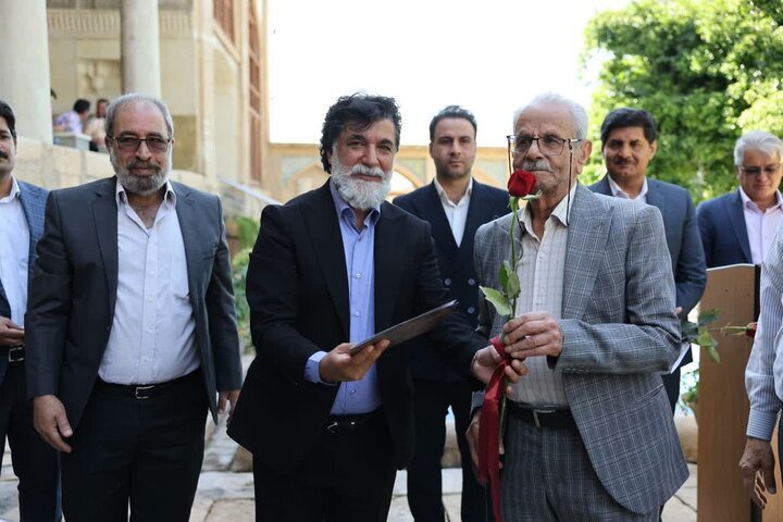 آغاز هفته صنایع دستی در شیراز با هنرمندی سنگ تراشان
