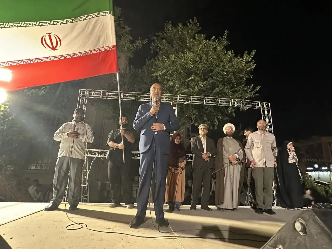 تجلیل از همدلی و همراهی مردم با نظام