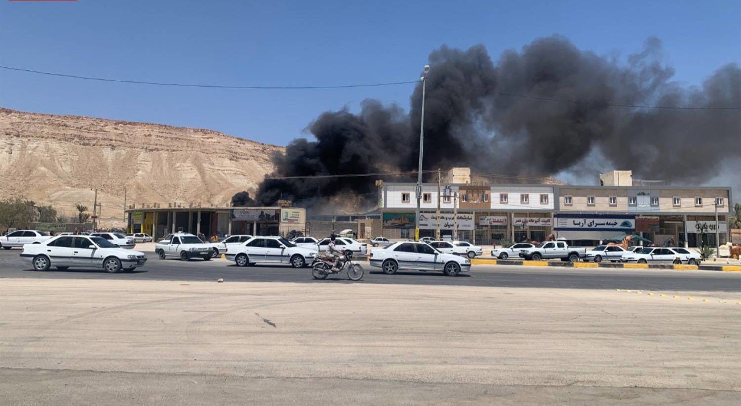 مهار آتش سوزی در انبار ضایعات شهرستان گراش