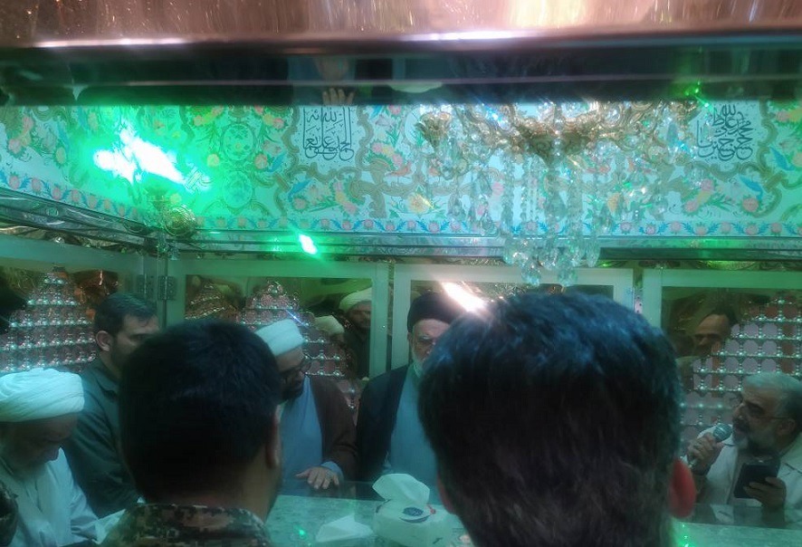 غبارروبی ضریح مطهر حضرت سید علاءالدین حسین (ع) در روز مباهله
