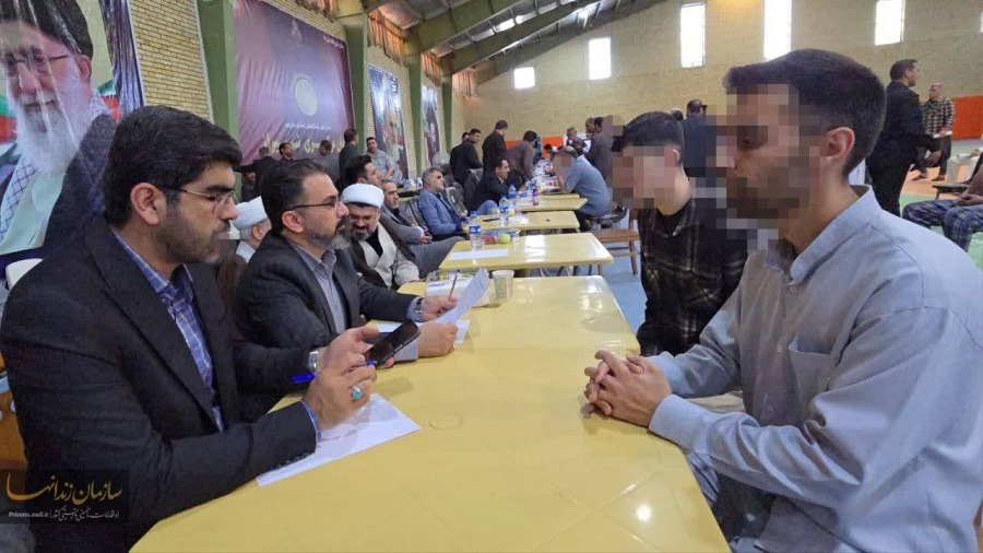 از میز خدمت قضایی تا آزادی؛ بازگشت ۱۳۰ زندانی به خانواده‌هایشان در شیراز