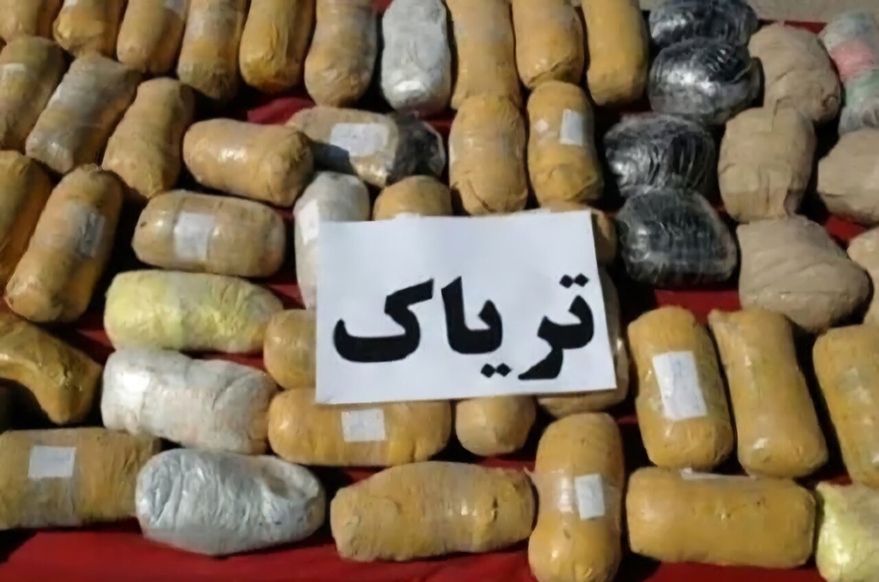 کشف ۱۶۲ کیلوگرم تریاک زیر بار یونجه در نی‌ریز