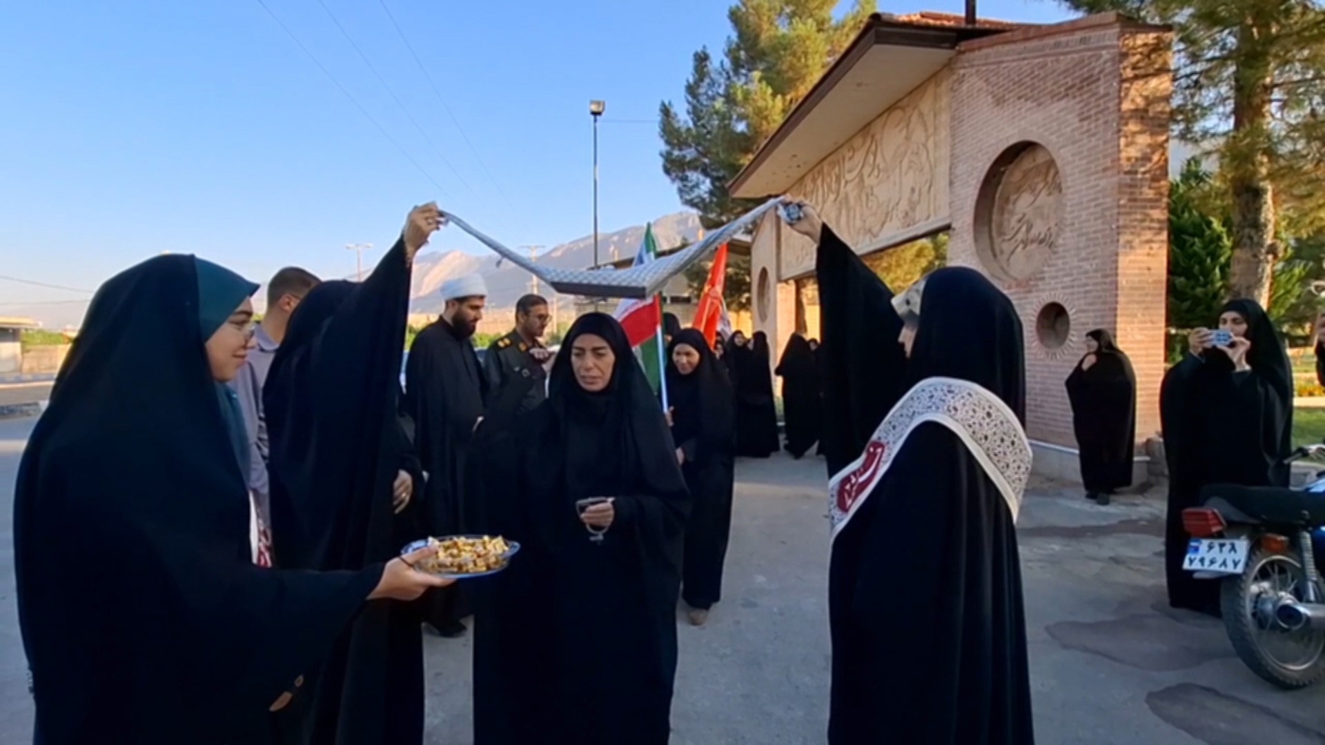 اعزام زائران عزادار از بختگان به مراسم تشییع رهبر شهید انقلاب