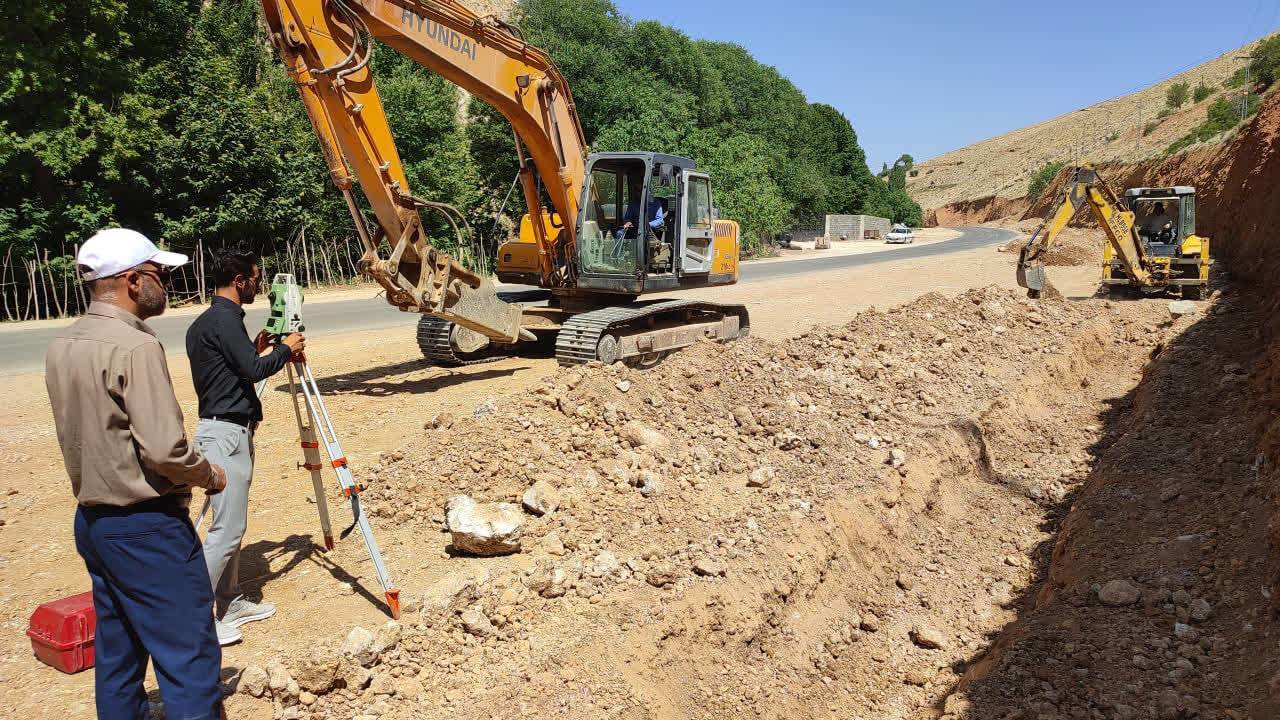 اجرای عملیات دیوار حائل محور گردشگری چله گاه شهر اردکان سپیدان