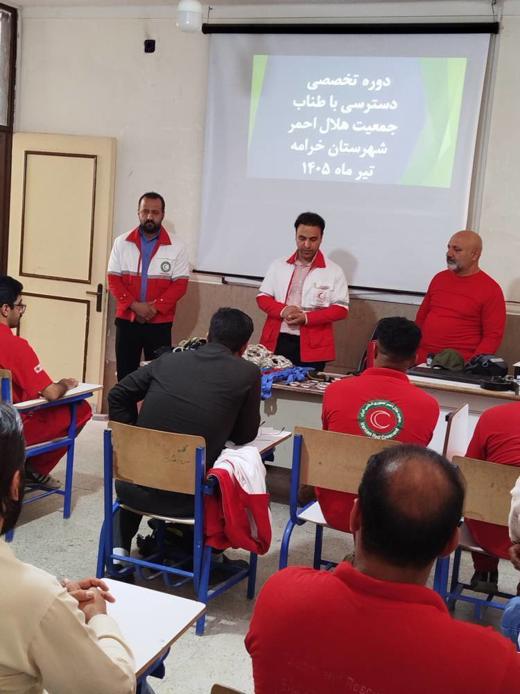 برگزاری دوره پایه دسترسی با طناب با حضور امدادگران در خرامه