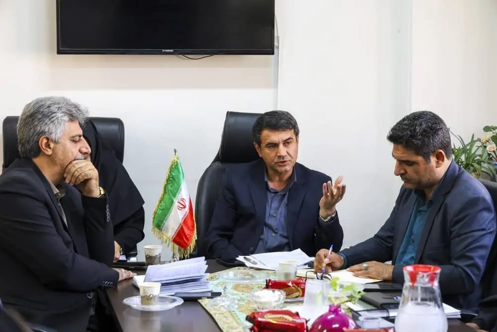 نشست تخصصی جهت رفع موانع اجرایی و تسریع در بازگشایی کارخانه قند ممسنی