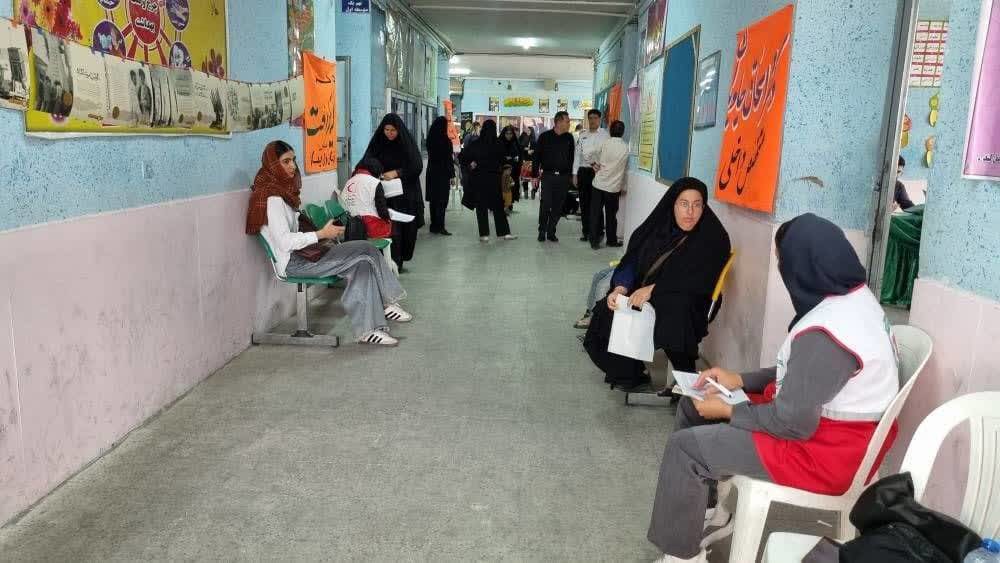 ارائه خدمات رایگان پزشکی به ۴۰۰ نفر در شهرستان فیروزآباد