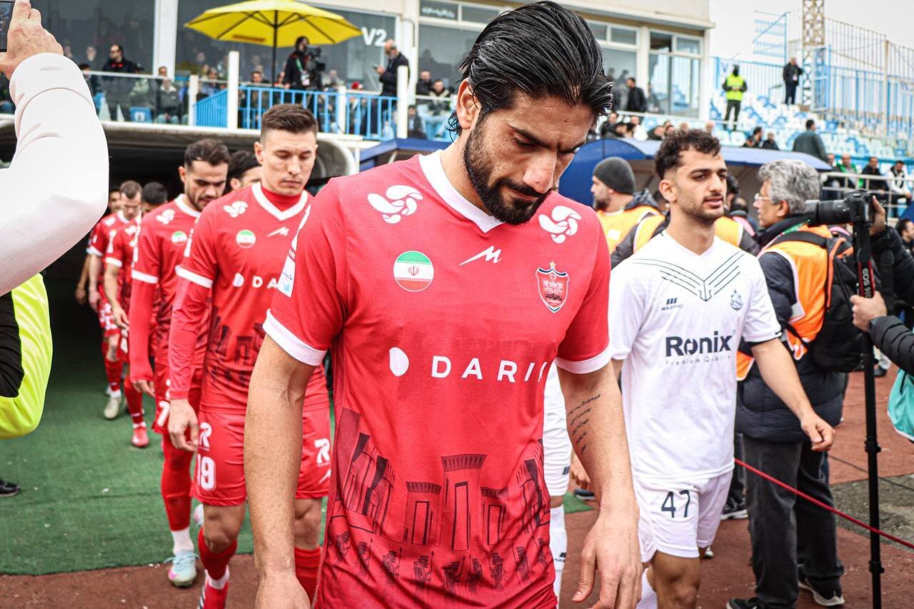 اصرار سپاهان برای جذب مدافع پرسپولیس در فاصله ۷۲‌ساعت تا شروع لیگ