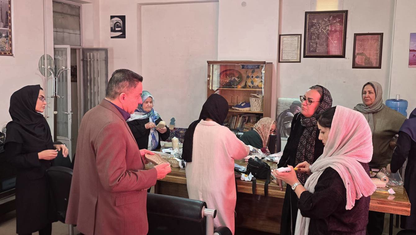 حمایت از هنرمندان صنایع‌دستی آباده با هدف توسعه اشتغال پایدار