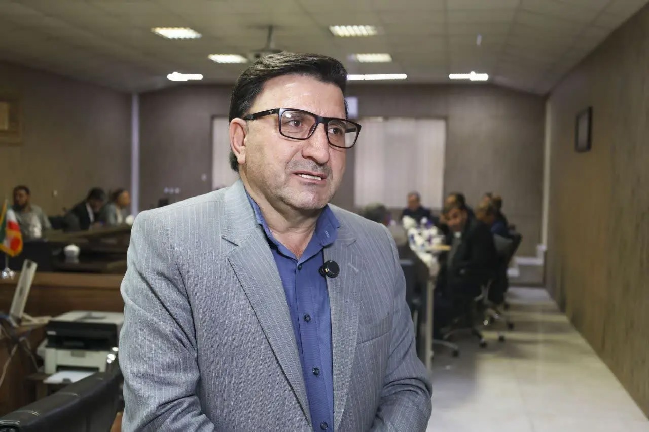 اتباع مجاز باید در هزینه خدمات سهیم باشند